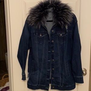 Jean jacket with fur collar